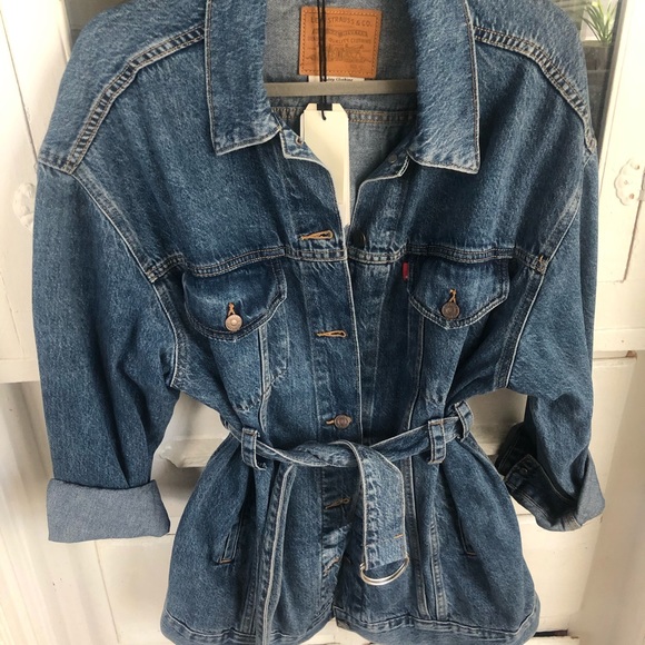Levi’s Belted Trucker Jean Jacket - Picture 11 of 13
